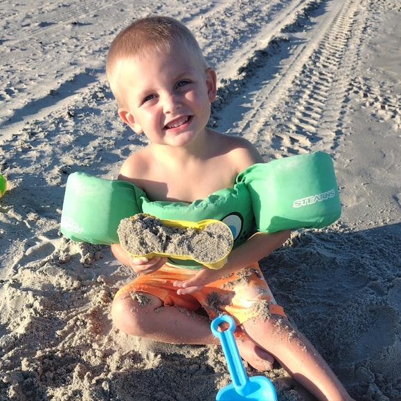 Meet your Posher, Christy - Picture 2 of 6